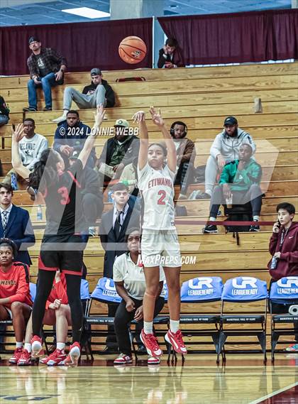 Thumbnail 1 in Etiwanda vs. Sidwell Friends (Spalding Hoophall Classic) photogallery.