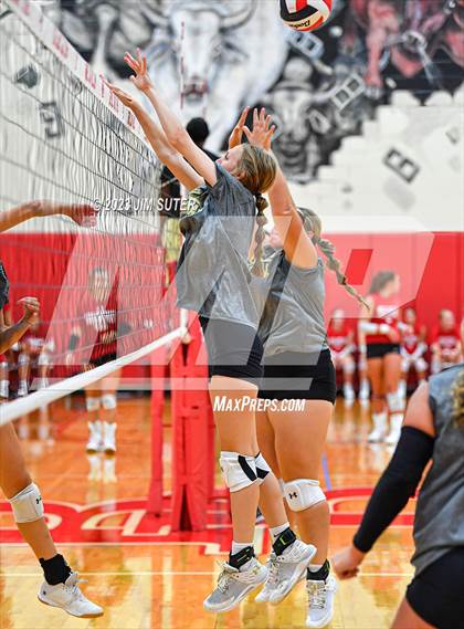 Thumbnail 2 in Giddings vs East Bernard (Scrimmage) photogallery.
