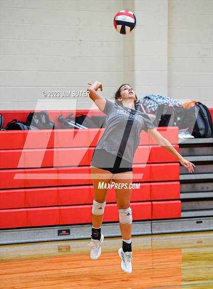 Thumbnail 3 in Giddings vs East Bernard (Scrimmage) photogallery.