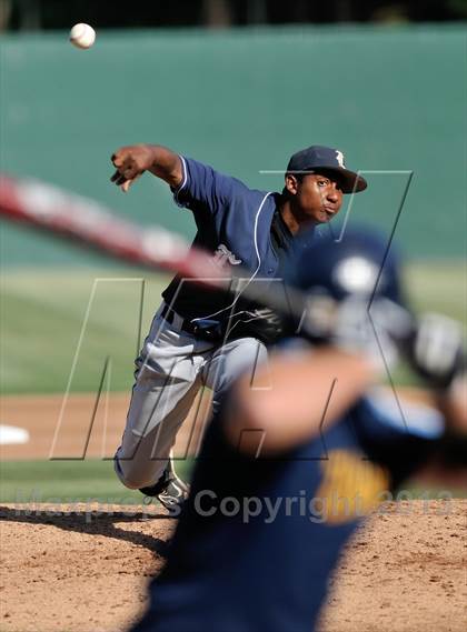 Thumbnail 3 in Marina vs. Loyola (CIF-SS D1 Semi-Final) photogallery.
