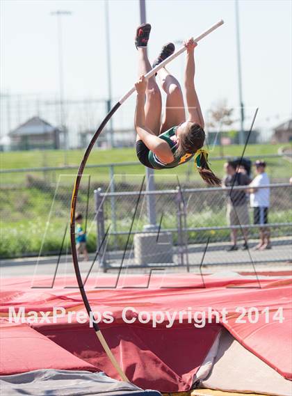 Thumbnail 1 in CAL Invitational Girls Track and Field photogallery.