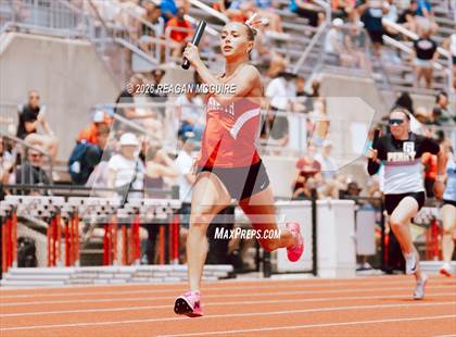 Thumbnail 2 in OHSAA Division 2 Finals (Track Events) photogallery.