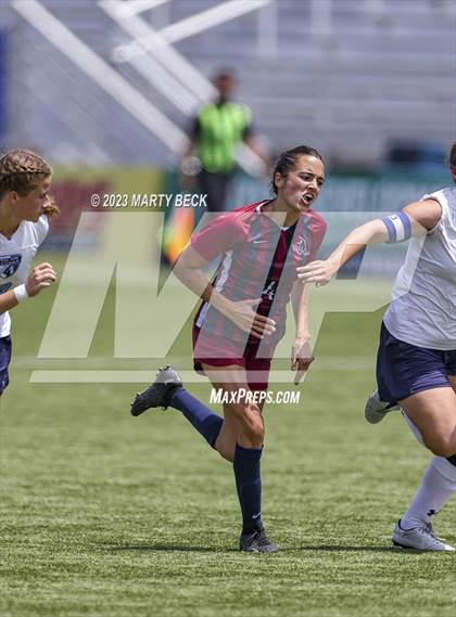 Thumbnail 1 in Father Tolton v Villa Duchesne (MSHSAA Class 1 State Championship) photogallery.