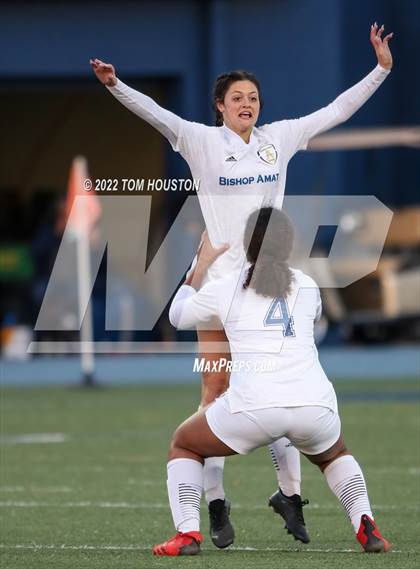 Thumbnail 2 in Bishop Amat @ La Salle photogallery.