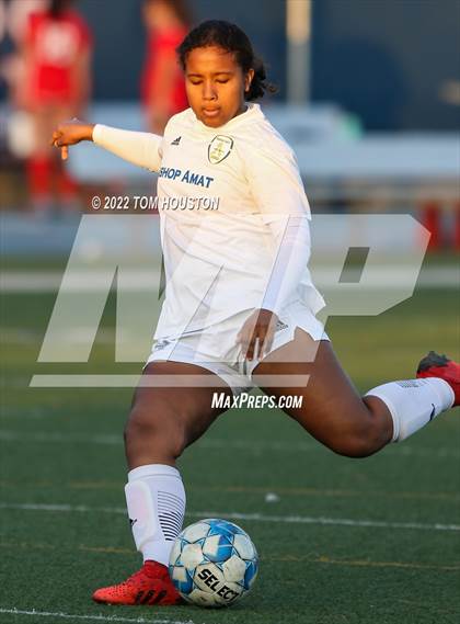 Thumbnail 3 in Bishop Amat @ La Salle photogallery.