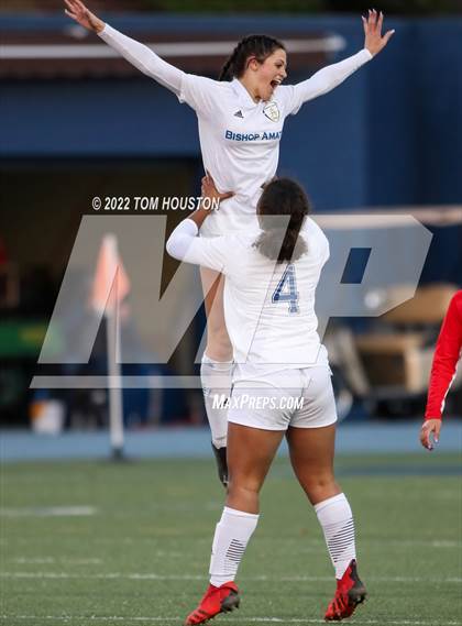 Thumbnail 2 in Bishop Amat @ La Salle photogallery.