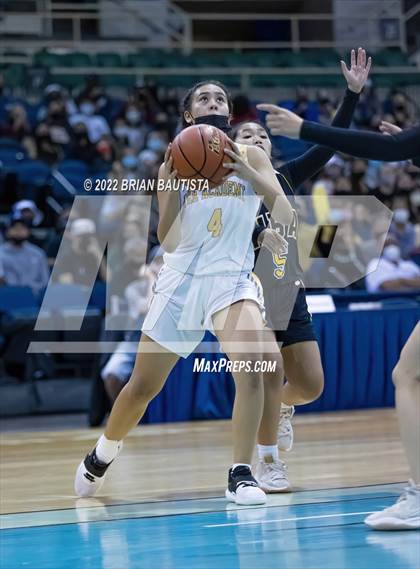 Thumbnail 3 in Sacred Hearts Academy vs Hawaii Baptist Academy (HHSAA Division 2 Championship) photogallery.