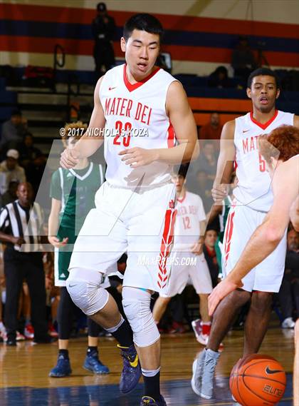 Thumbnail 2 in Chino Hills vs. Mater Dei (Tarkanian Classic) photogallery.
