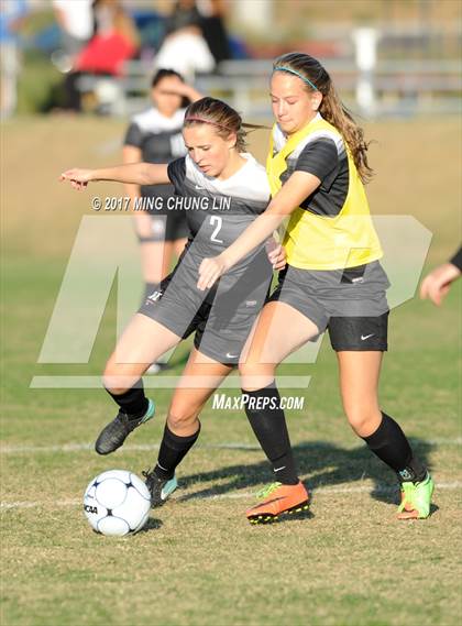 Thumbnail 2 in Cathedral Catholic vs. Hamilton (Mater Dei Premier Invitational) photogallery.