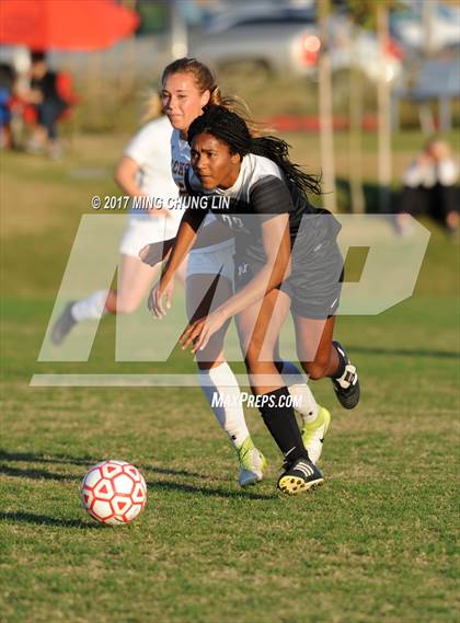 Thumbnail 3 in Cathedral Catholic vs. Hamilton (Mater Dei Premier Invitational) photogallery.