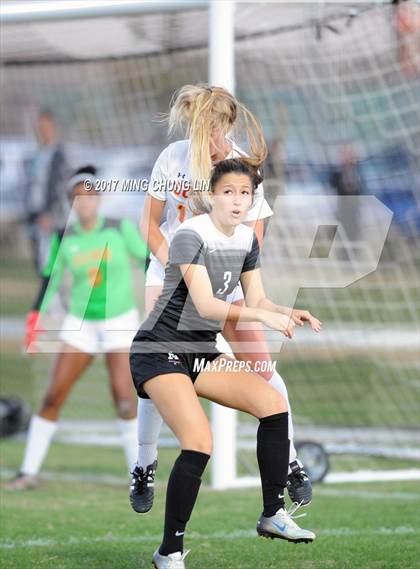 Thumbnail 3 in Cathedral Catholic vs. Hamilton (Mater Dei Premier Invitational) photogallery.