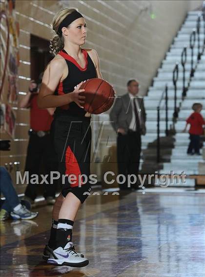 Thumbnail 3 in Hesston vs. McPherson (KSHSAA 4A Substate Finals) photogallery.