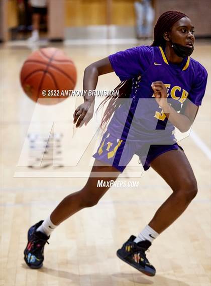 Thumbnail 1 in Oakland Tech @ Lincoln (CIF D3 NorCal Regional Final) photogallery.