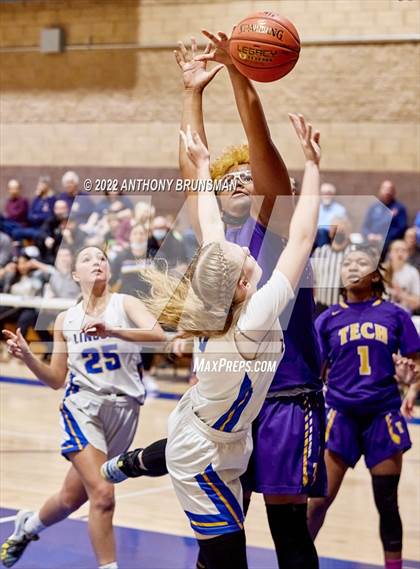 Thumbnail 2 in Oakland Tech @ Lincoln (CIF D3 NorCal Regional Final) photogallery.