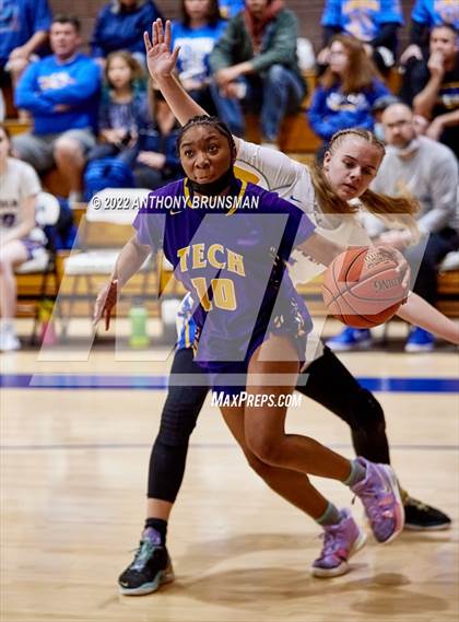 Thumbnail 3 in Oakland Tech @ Lincoln (CIF D3 NorCal Regional Final) photogallery.