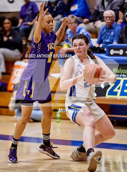 Thumbnail 3 in Oakland Tech @ Lincoln (CIF D3 NorCal Regional Final) photogallery.