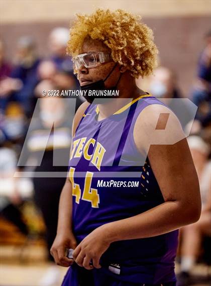 Thumbnail 3 in Oakland Tech @ Lincoln (CIF D3 NorCal Regional Final) photogallery.