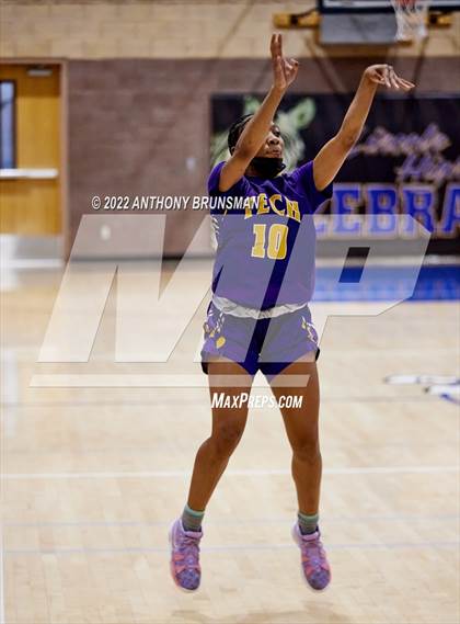 Thumbnail 2 in Oakland Tech @ Lincoln (CIF D3 NorCal Regional Final) photogallery.