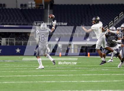 Thumbnail 3 in Pleasant Grove vs. West Orange-Stark (UIL 4A Division 2 Final) photogallery.