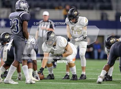 Thumbnail 2 in Pleasant Grove vs. West Orange-Stark (UIL 4A Division 2 Final) photogallery.