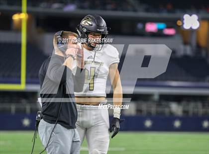 Thumbnail 1 in Pleasant Grove vs. West Orange-Stark (UIL 4A Division 2 Final) photogallery.