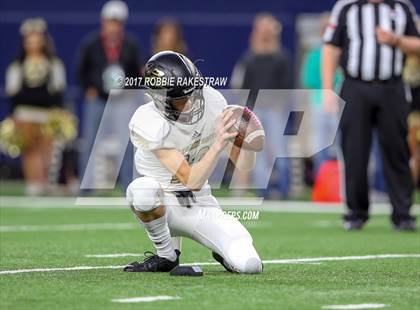 Thumbnail 1 in Pleasant Grove vs. West Orange-Stark (UIL 4A Division 2 Final) photogallery.