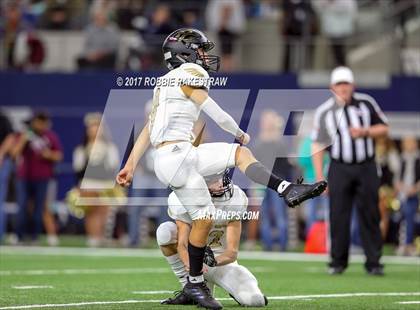 Thumbnail 2 in Pleasant Grove vs. West Orange-Stark (UIL 4A Division 2 Final) photogallery.