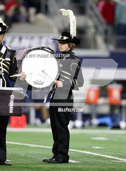 Thumbnail 1 in Pleasant Grove vs. West Orange-Stark (UIL 4A Division 2 Final) photogallery.