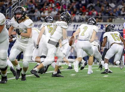 Thumbnail 1 in Pleasant Grove vs. West Orange-Stark (UIL 4A Division 2 Final) photogallery.