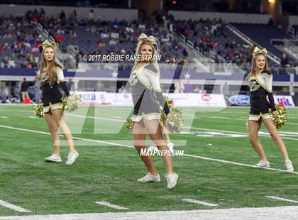 Thumbnail 2 in Pleasant Grove vs. West Orange-Stark (UIL 4A Division 2 Final) photogallery.