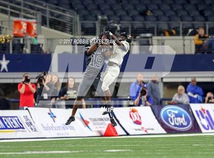 Thumbnail 3 in Pleasant Grove vs. West Orange-Stark (UIL 4A Division 2 Final) photogallery.
