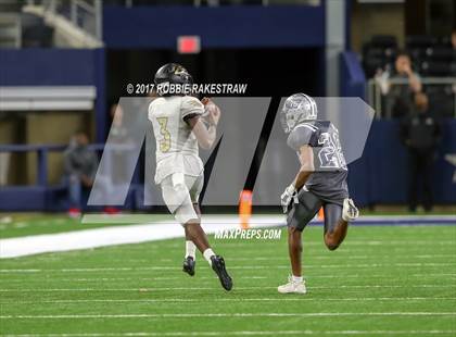 Thumbnail 1 in Pleasant Grove vs. West Orange-Stark (UIL 4A Division 2 Final) photogallery.