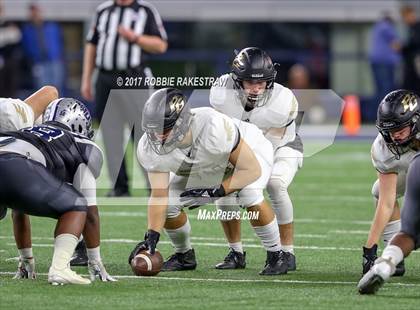 Thumbnail 2 in Pleasant Grove vs. West Orange-Stark (UIL 4A Division 2 Final) photogallery.