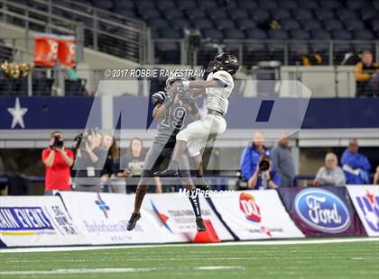 Thumbnail 1 in Pleasant Grove vs. West Orange-Stark (UIL 4A Division 2 Final) photogallery.