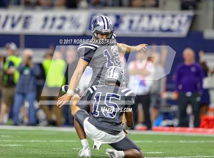 Thumbnail 1 in Pleasant Grove vs. West Orange-Stark (UIL 4A Division 2 Final) photogallery.