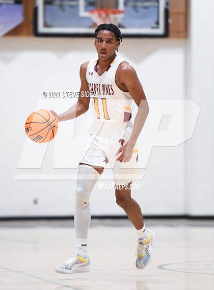 Thumbnail 2 in Torrey Pines vs. Cathedral Catholic photogallery.