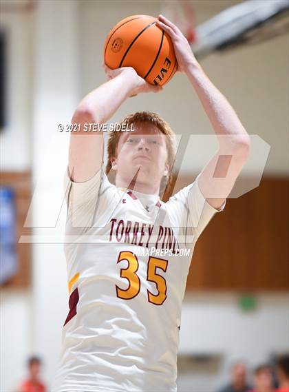Thumbnail 3 in Torrey Pines vs. Cathedral Catholic photogallery.