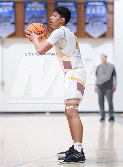 Thumbnail 3 in Torrey Pines vs. Cathedral Catholic photogallery.