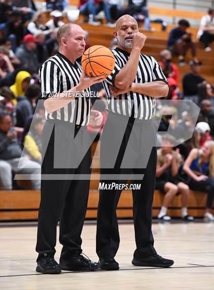 Thumbnail 3 in Torrey Pines vs. Cathedral Catholic photogallery.
