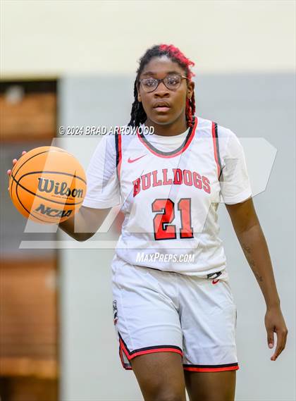 Thumbnail 2 in Davie vs Thomasville (Ledford Christmas Classic) photogallery.