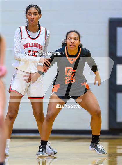 Thumbnail 2 in Davie vs Thomasville (Ledford Christmas Classic) photogallery.