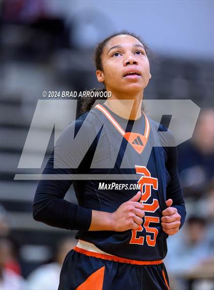 Thumbnail 2 in Davie vs Thomasville (Ledford Christmas Classic) photogallery.