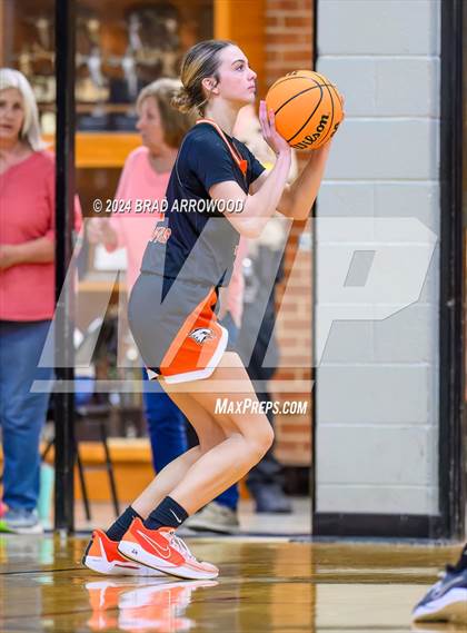 Thumbnail 3 in Davie vs Thomasville (Ledford Christmas Classic) photogallery.