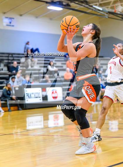Thumbnail 2 in Davie vs Thomasville (Ledford Christmas Classic) photogallery.