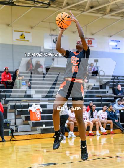 Thumbnail 3 in Davie vs Thomasville (Ledford Christmas Classic) photogallery.