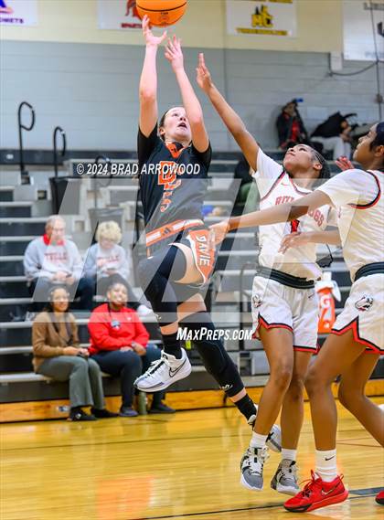 Thumbnail 3 in Davie vs Thomasville (Ledford Christmas Classic) photogallery.