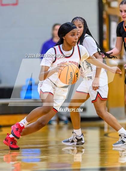 Thumbnail 2 in Davie vs Thomasville (Ledford Christmas Classic) photogallery.