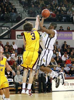 Thumbnail 2 in Menlo-Atherton vs. Archbishop Mitty (CIF CCS D2 Final) photogallery.