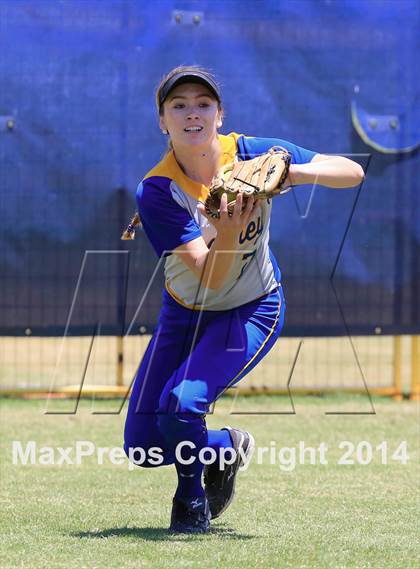 Thumbnail 2 in Brawley vs. Clairemont (CIF-SDS D3 Final) photogallery.
