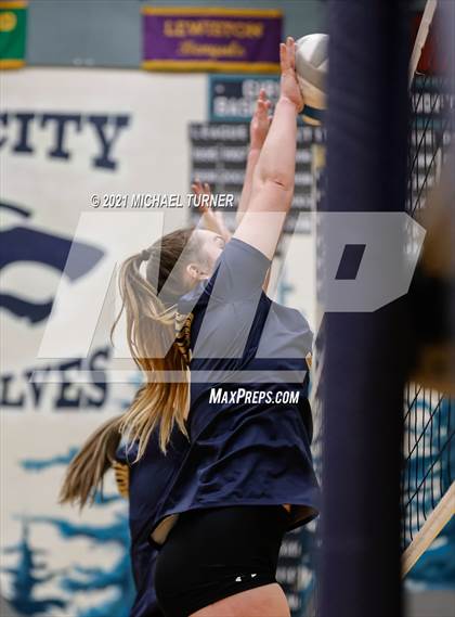 Thumbnail 2 in Timberlake vs Fruitland (3A State Tournament) photogallery.